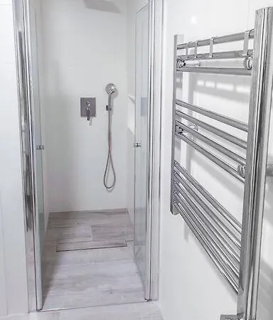 With Private, Heated Jacuzzi, Ac, Pool Appartamento